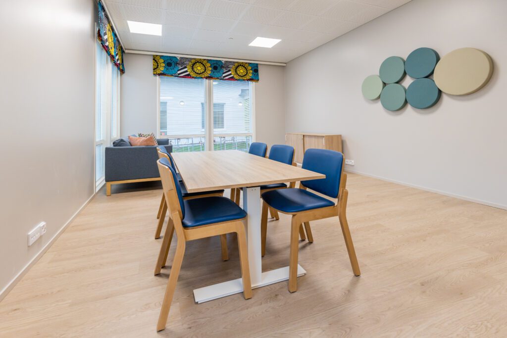 Kehitysvammaisten palvelutalo, kuva sisätiloista yhteisistä tiloista.
