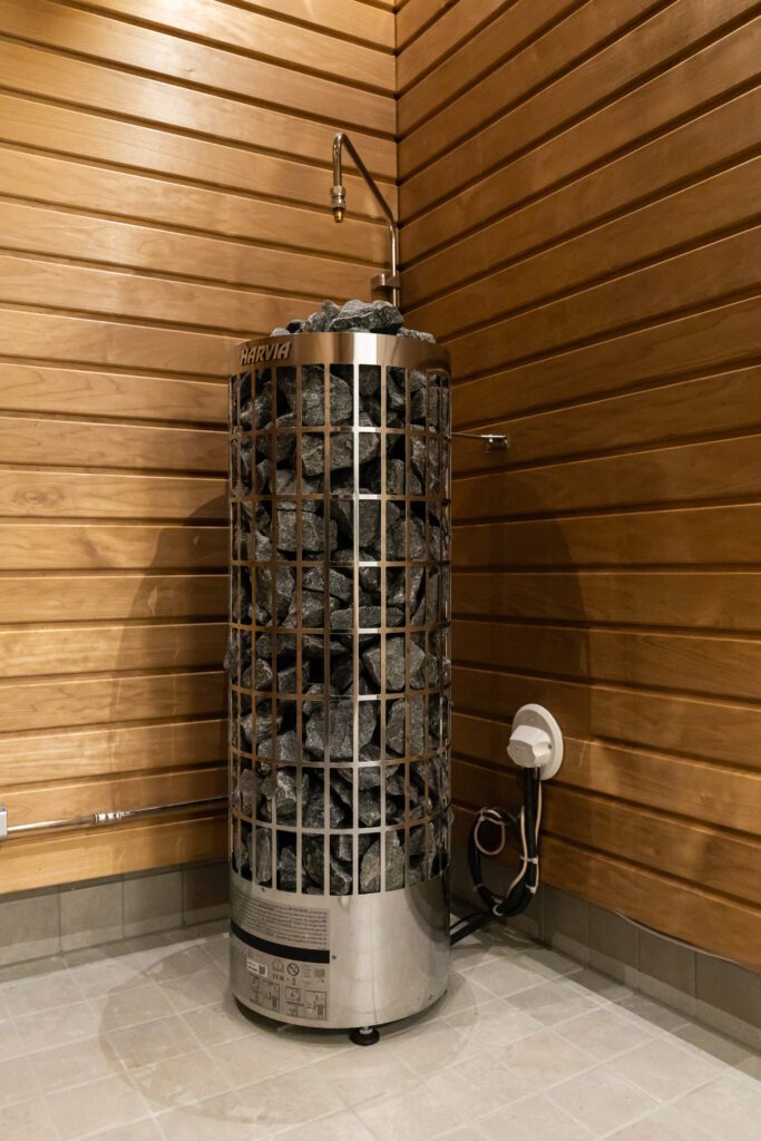 Kehitysvammaisten palvelutalo, kuva saunan kiukaasta.
