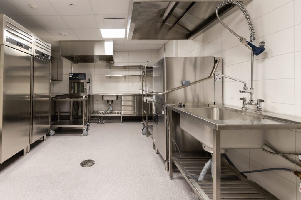 Kehitysvammaisten palvelutalo, kuva sisätiloista keittiöstä.
