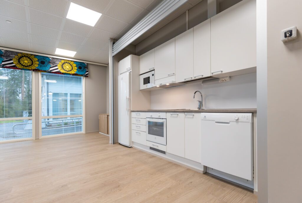 Kuva avokeittiöstä.
