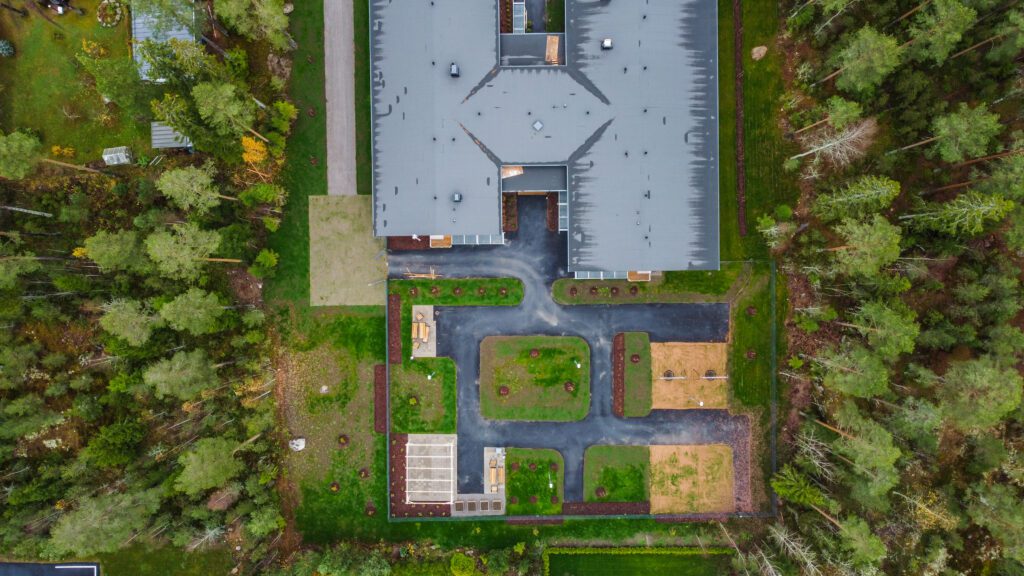 Kehitysvammaisten palvelutalo, kuva alueesta yläviistosta.
